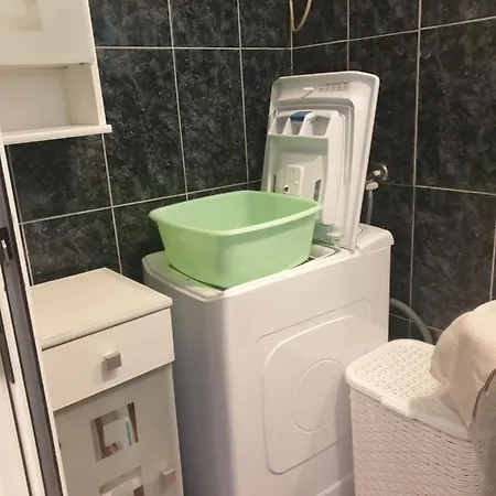 アパート Nina クチフェ