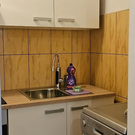 Nina アパート クチフェ